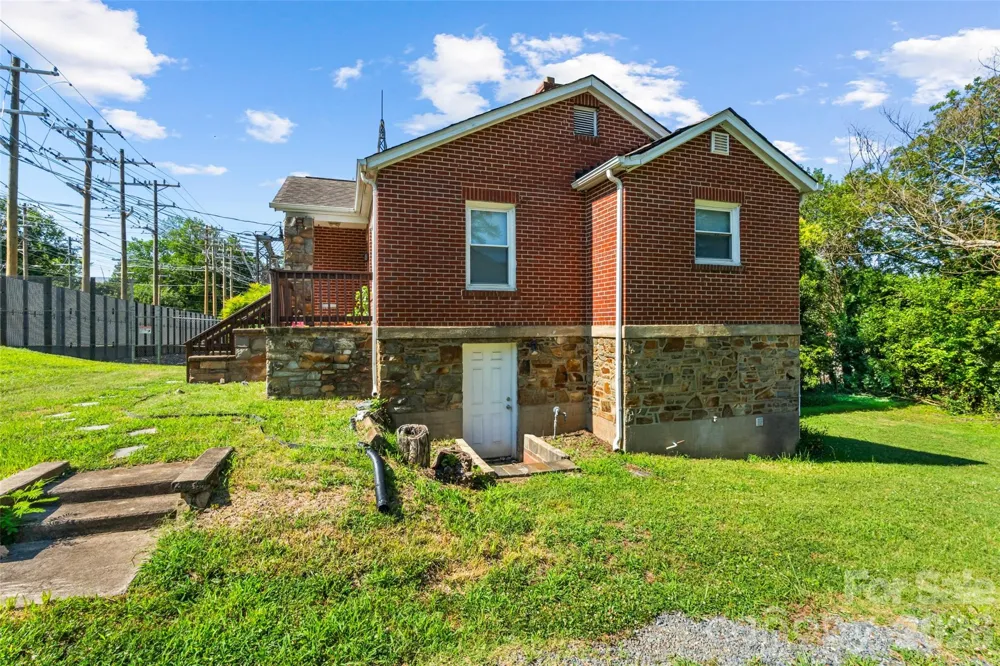 1821 Remount Road Charlotte, NC 28208