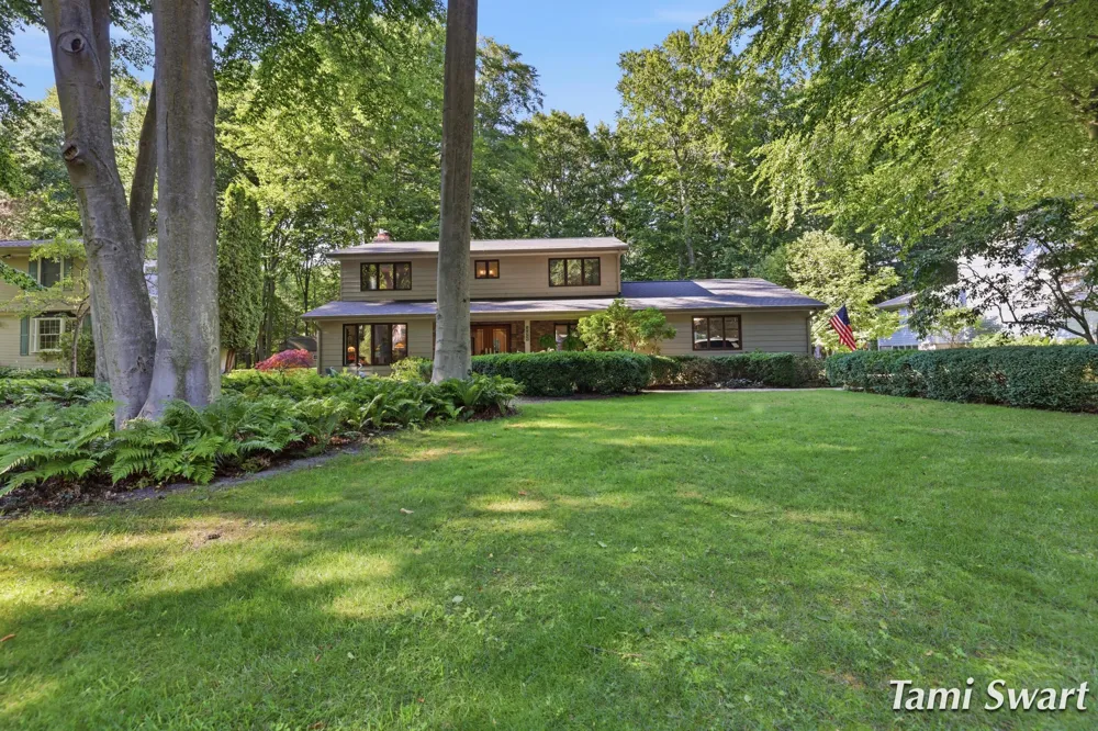 17565 Beech Hill Drive Grand Haven, MI 49417
