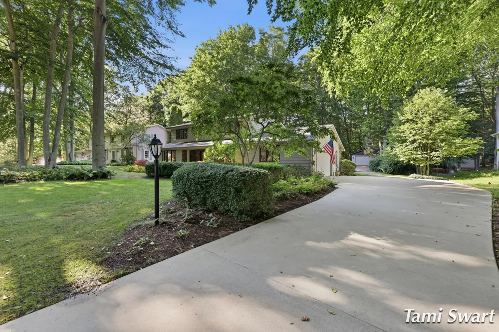 17565 Beech Hill Drive Grand Haven, MI 49417