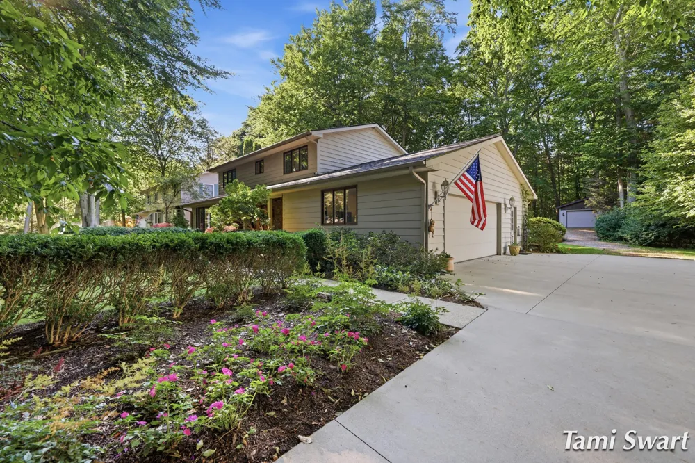 17565 Beech Hill Drive Grand Haven, MI 49417