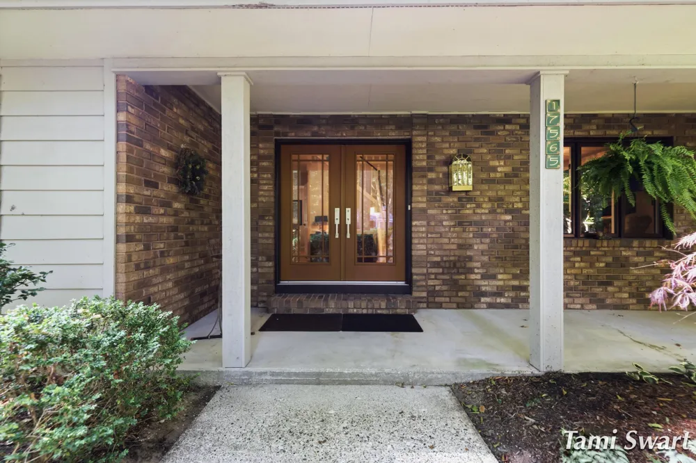 17565 Beech Hill Drive Grand Haven, MI 49417