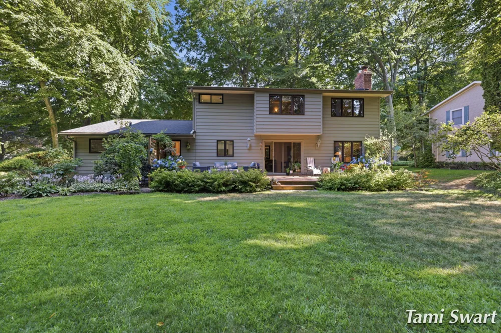17565 Beech Hill Drive Grand Haven, MI 49417