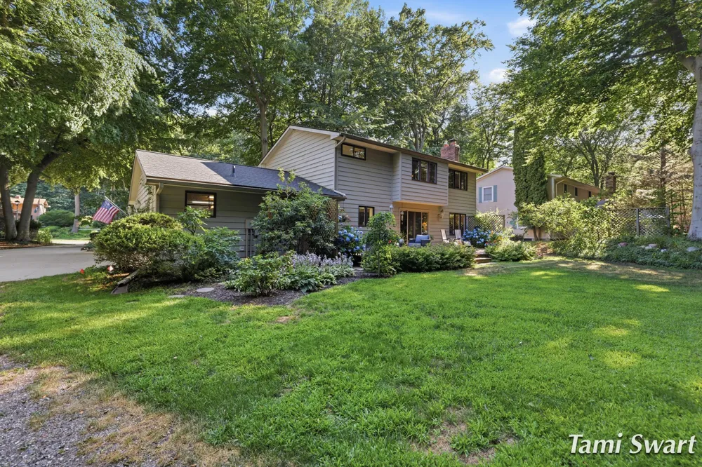 17565 Beech Hill Drive Grand Haven, MI 49417