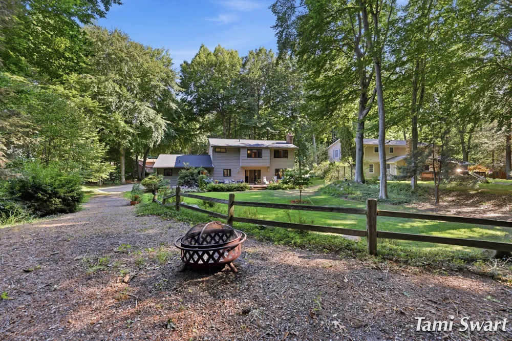 17565 Beech Hill Drive Grand Haven, MI 49417