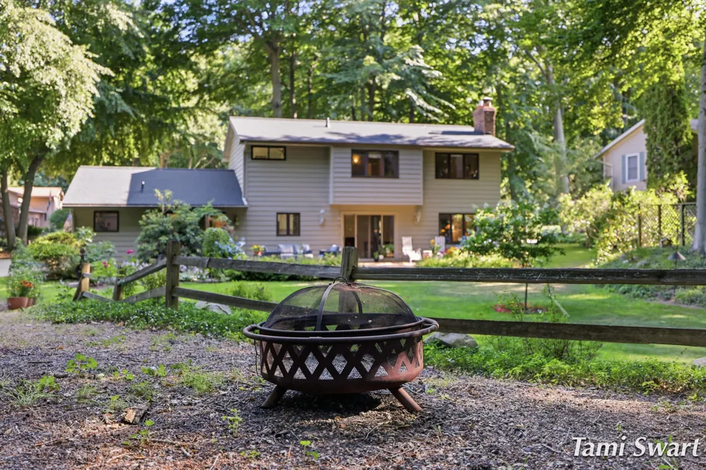 17565 Beech Hill Drive Grand Haven, MI 49417
