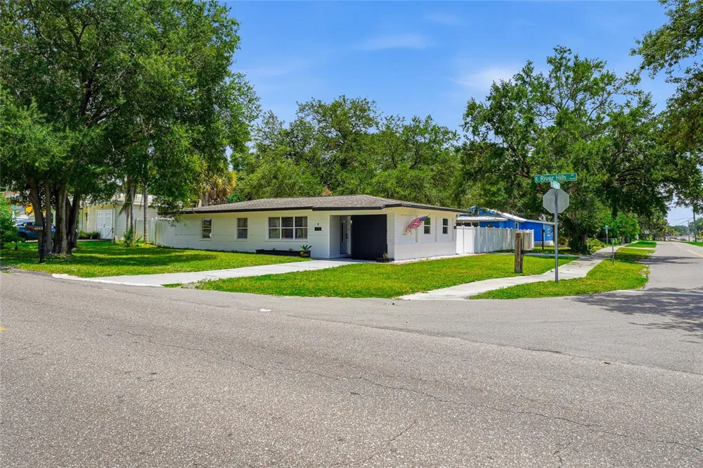 4015 RIVER HILLS DRIVE Tampa, FL 33617