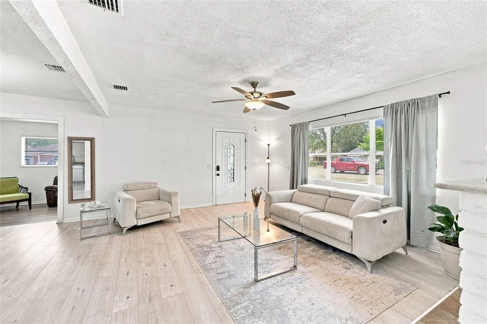 4015 RIVER HILLS DRIVE Tampa, FL 33617