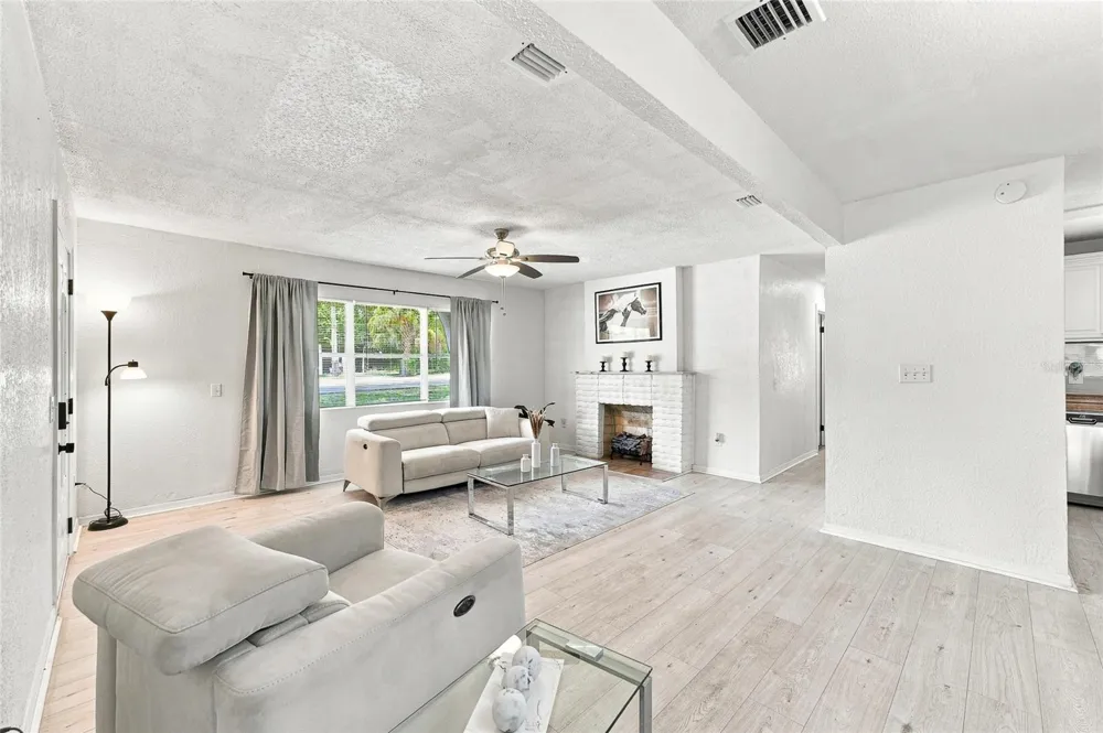 4015 RIVER HILLS DRIVE Tampa, FL 33617