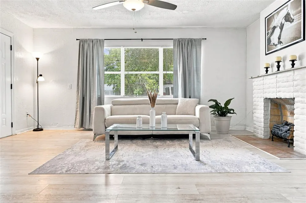 4015 RIVER HILLS DRIVE Tampa, FL 33617