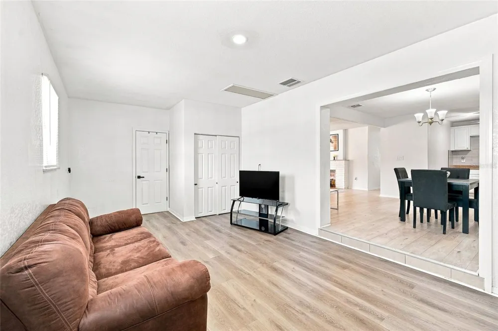 4015 RIVER HILLS DRIVE Tampa, FL 33617