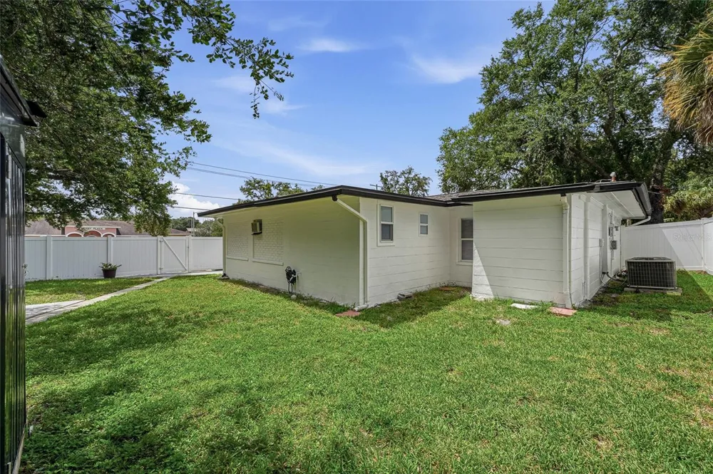 4015 RIVER HILLS DRIVE Tampa, FL 33617