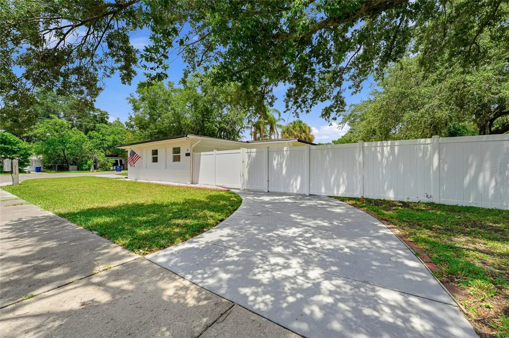4015 RIVER HILLS DRIVE Tampa, FL 33617