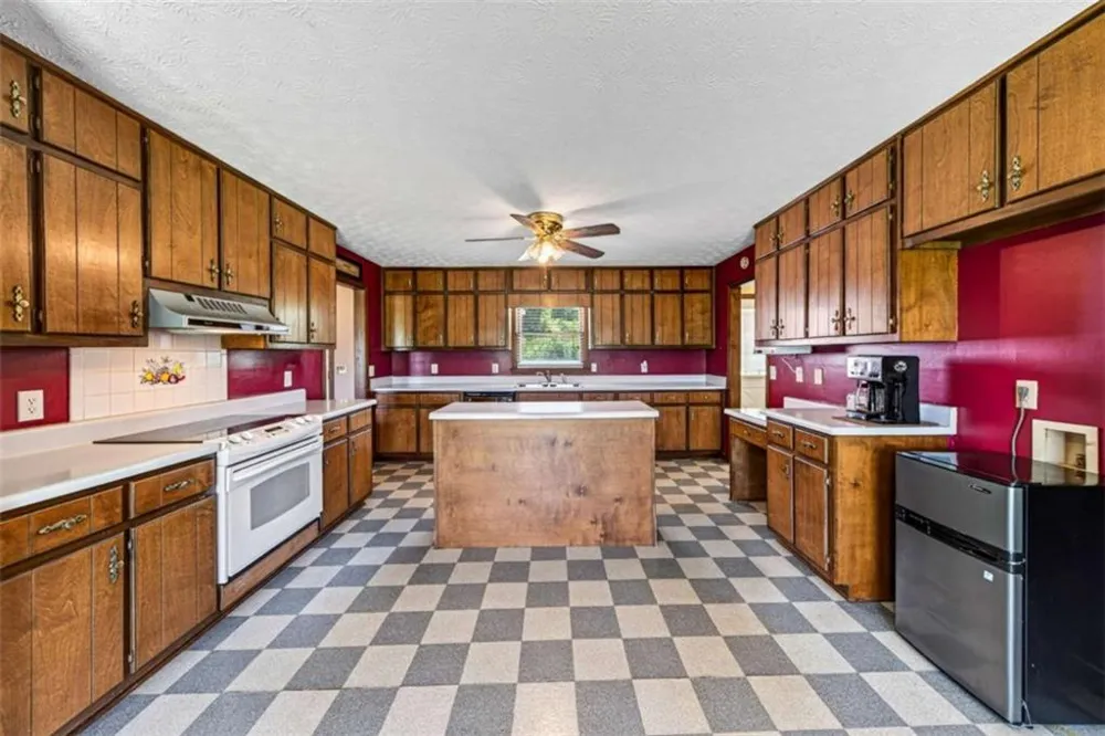 114 Marlow Road Maysville, GA 30558