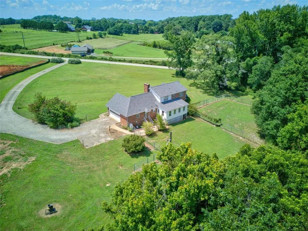 114 Marlow Road Maysville, GA 30558