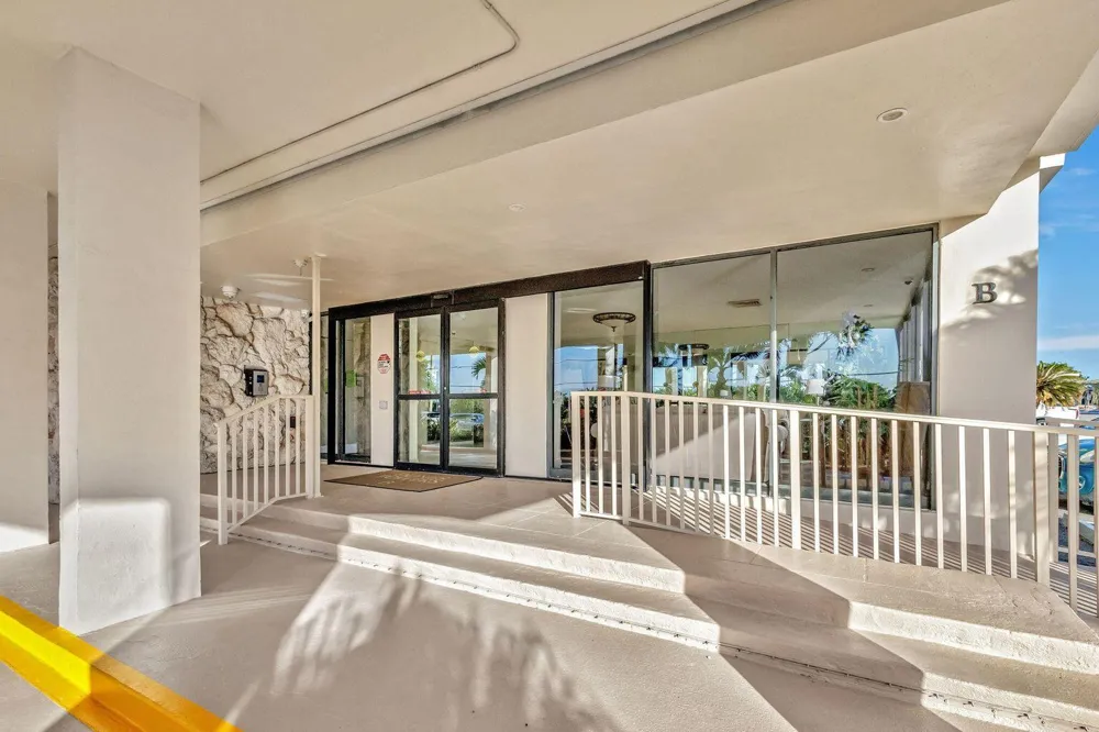 5480 Ocean Drive #B1a Singer Island, FL 33404