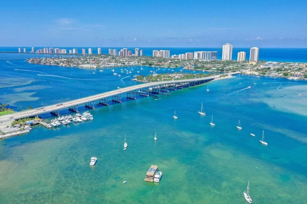 5480 Ocean Drive #B1a Singer Island, FL 33404