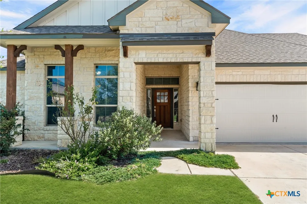 1527 Mountain Crest Cove Salado, TX 76571