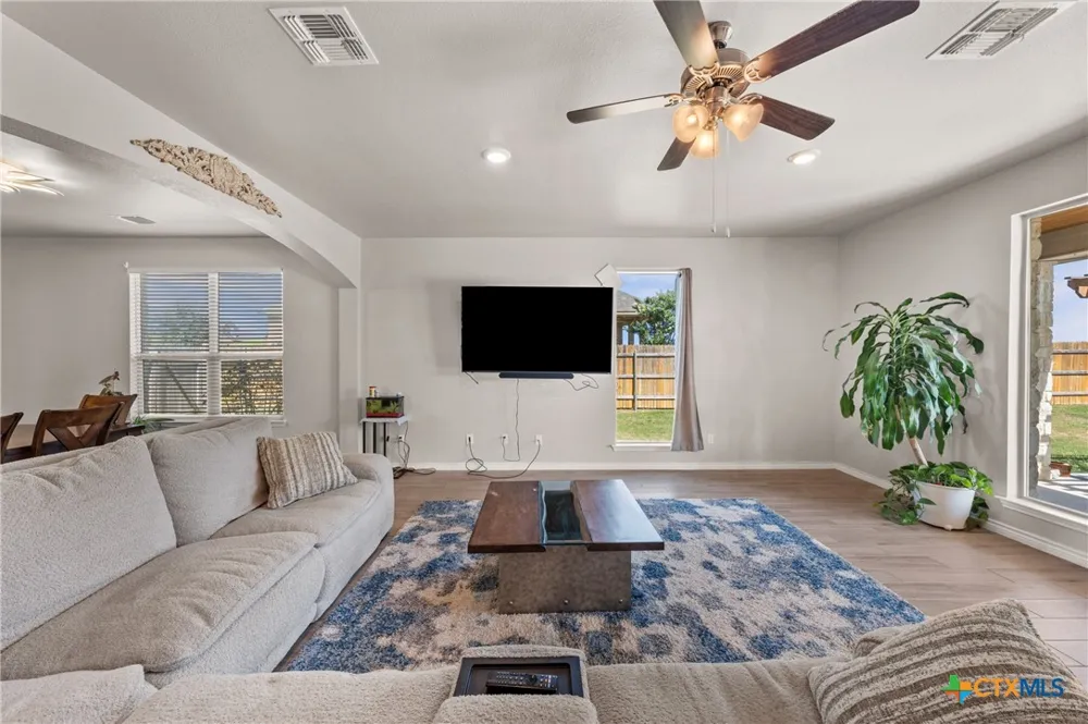 1527 Mountain Crest Cove Salado, TX 76571