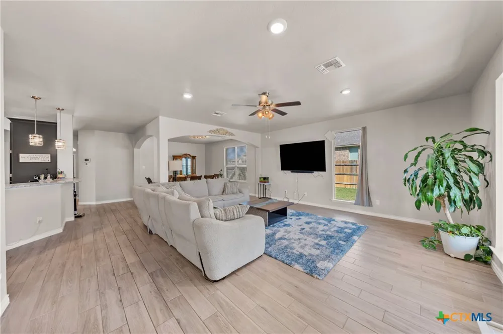 1527 Mountain Crest Cove Salado, TX 76571