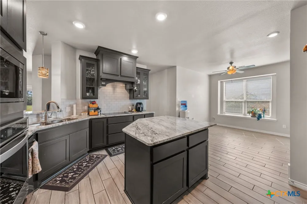 1527 Mountain Crest Cove Salado, TX 76571