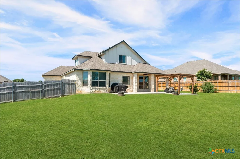 1527 Mountain Crest Cove Salado, TX 76571