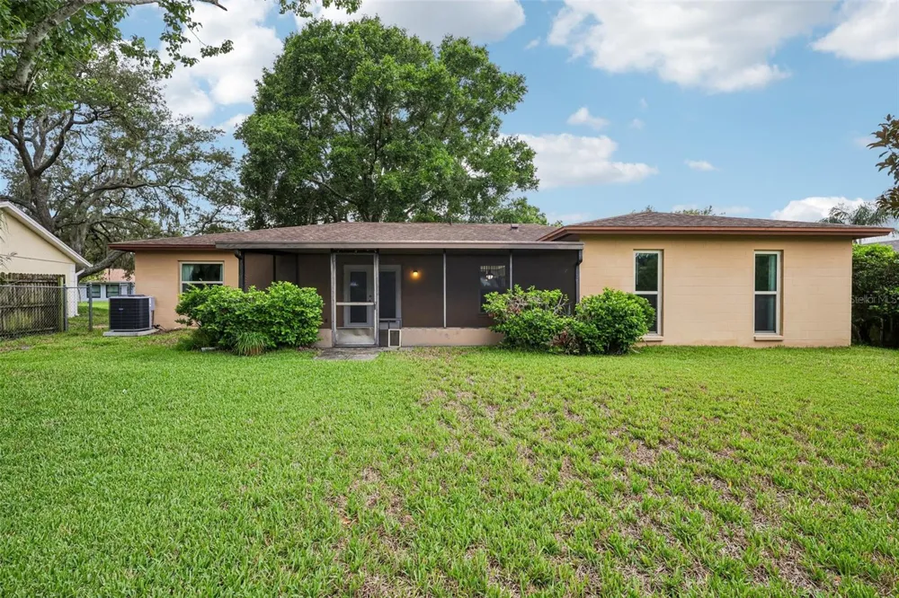 3718 SAND PEBBLE DRIVE Valrico, FL 33596