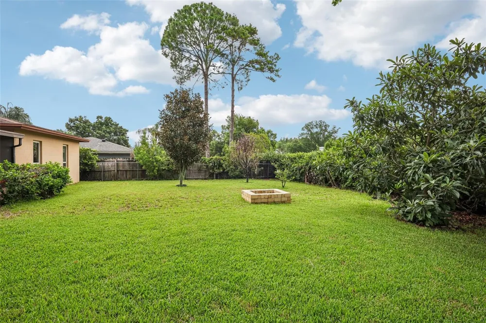 3718 SAND PEBBLE DRIVE Valrico, FL 33596