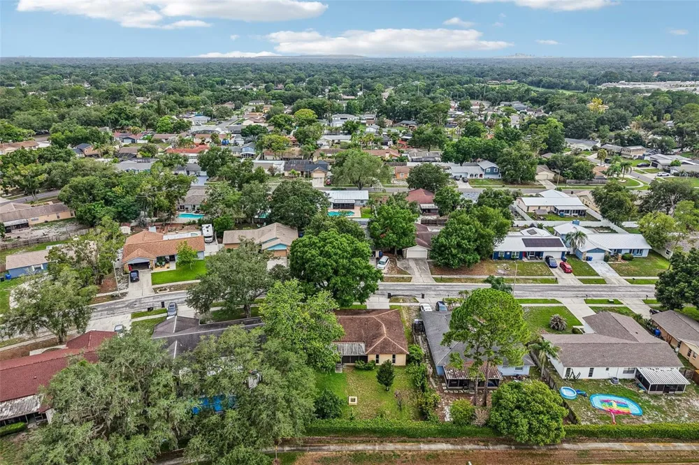 3718 SAND PEBBLE DRIVE Valrico, FL 33596