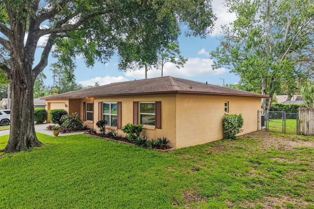3718 SAND PEBBLE DRIVE Valrico, FL 33596
