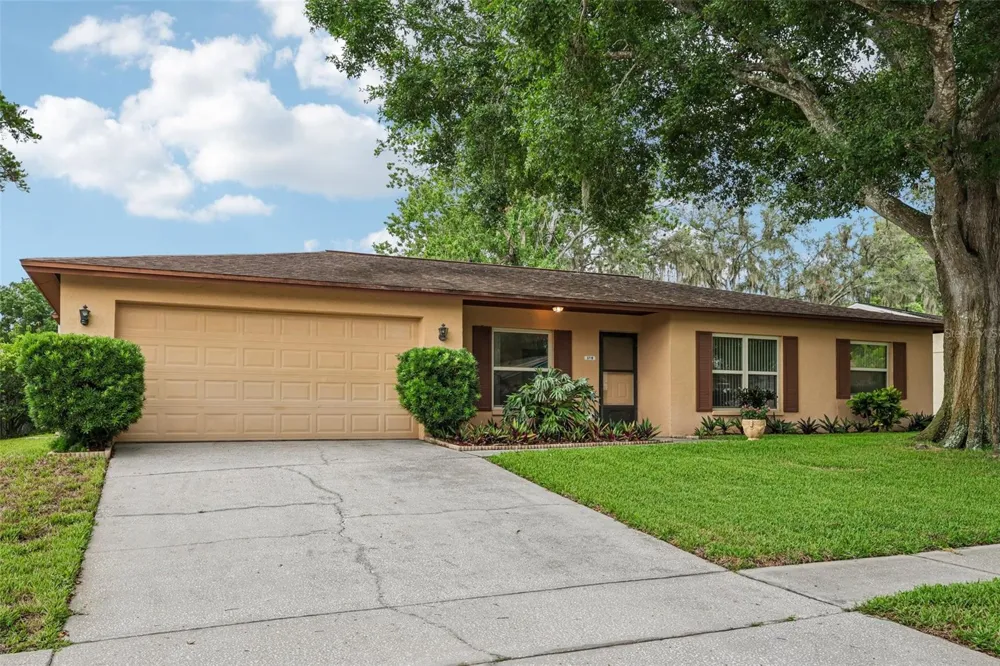 3718 SAND PEBBLE DRIVE Valrico, FL 33596