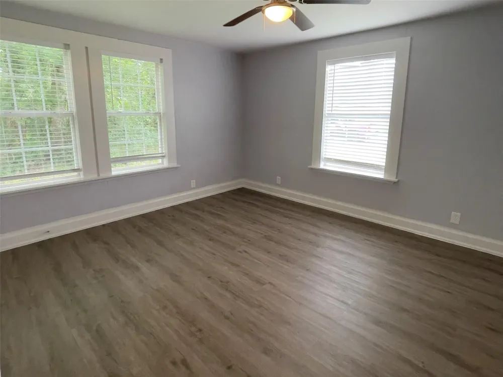 74 County Road 2415 Hull, TX 77564