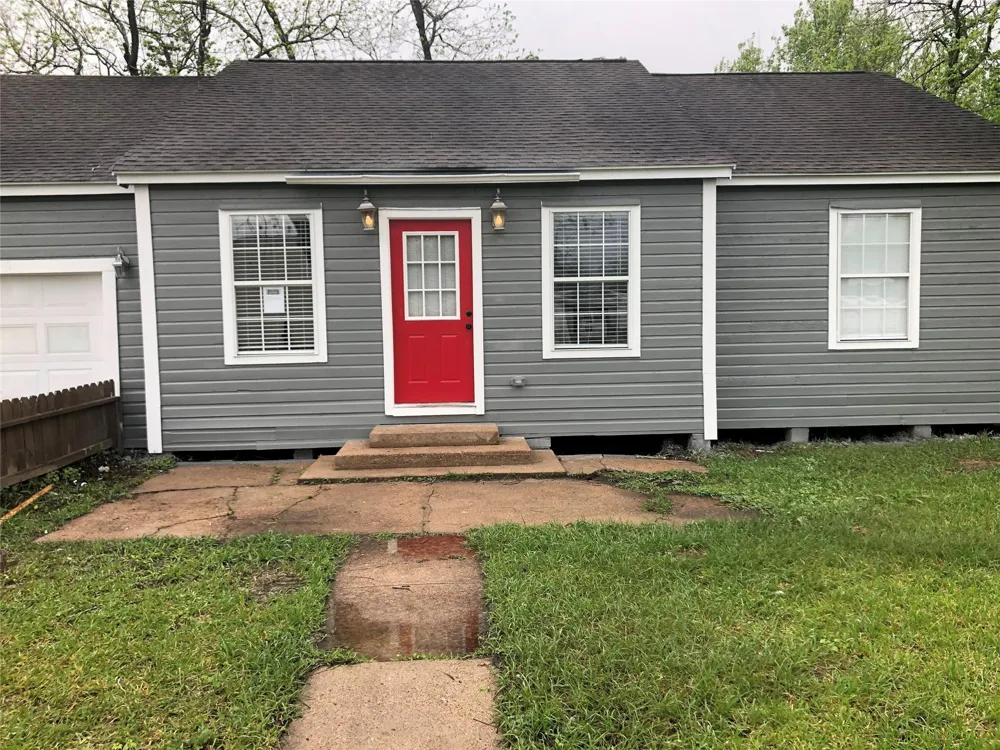 74 County Road 2415 Hull, TX 77564