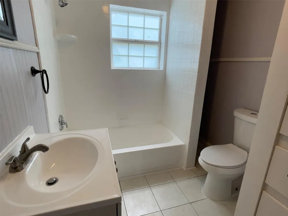 74 County Road 2415 Hull, TX 77564