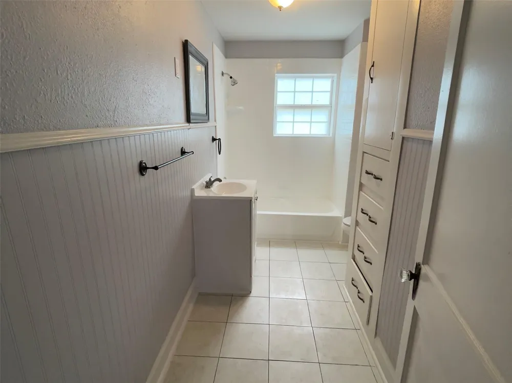 74 County Road 2415 Hull, TX 77564