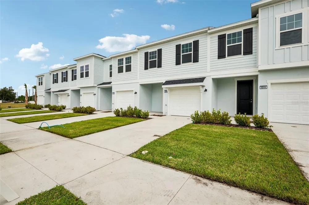 6848 HOLCOMBE DOWN DRIVE Zephyrhills, FL 33541