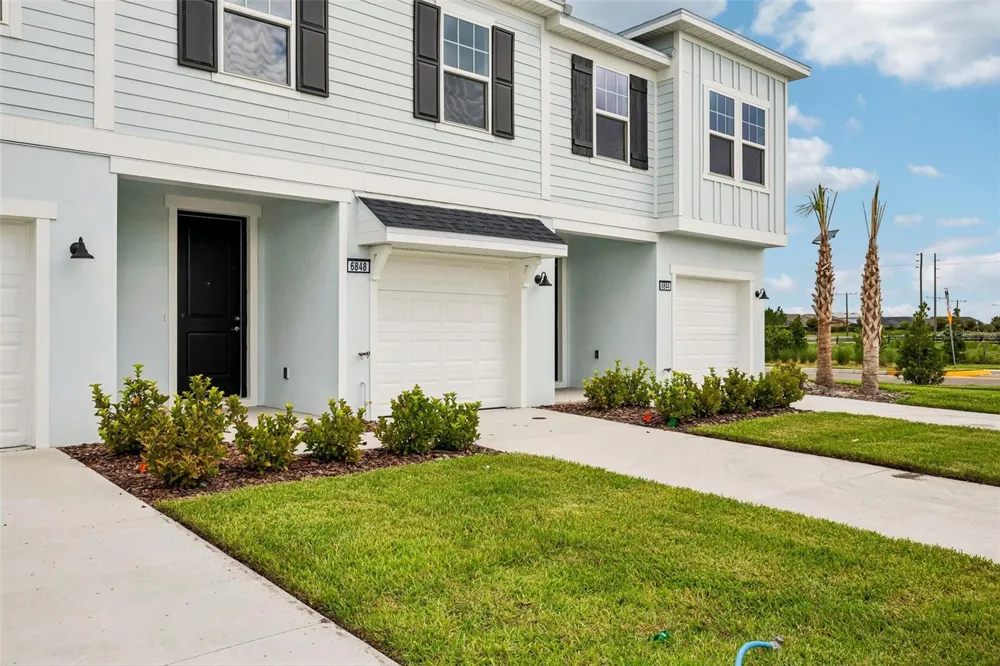 6848 HOLCOMBE DOWN DRIVE Zephyrhills, FL 33541