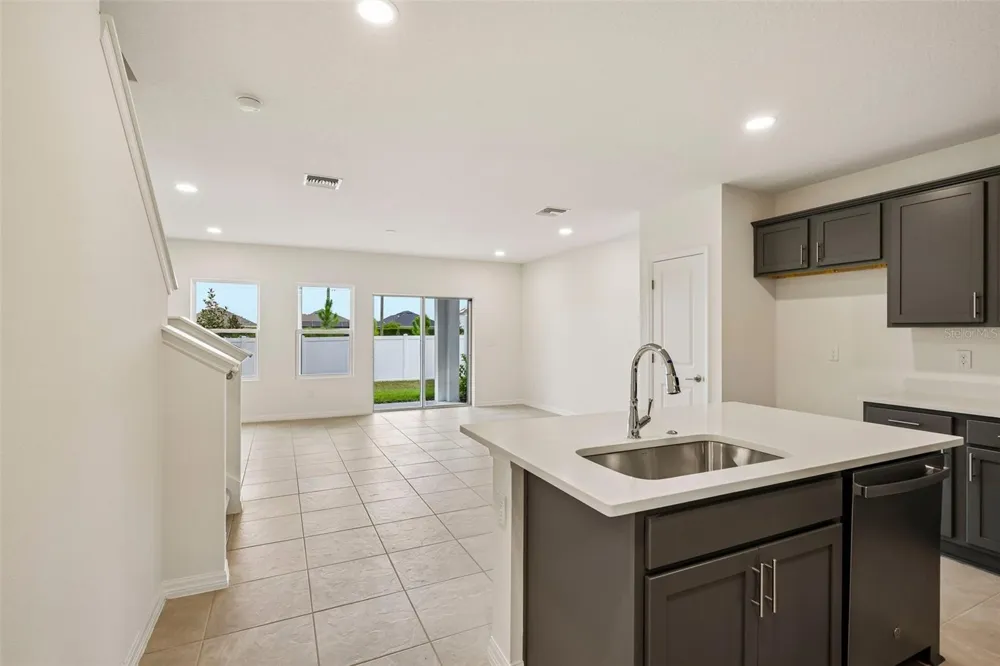 6848 HOLCOMBE DOWN DRIVE Zephyrhills, FL 33541