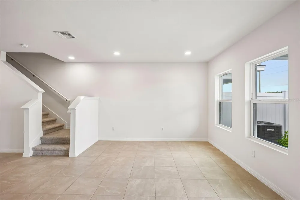 6848 HOLCOMBE DOWN DRIVE Zephyrhills, FL 33541
