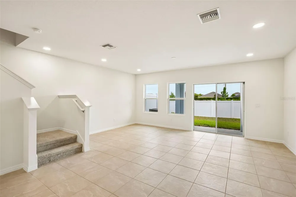6848 HOLCOMBE DOWN DRIVE Zephyrhills, FL 33541