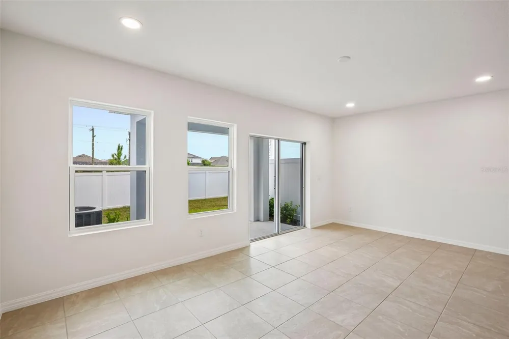 6848 HOLCOMBE DOWN DRIVE Zephyrhills, FL 33541