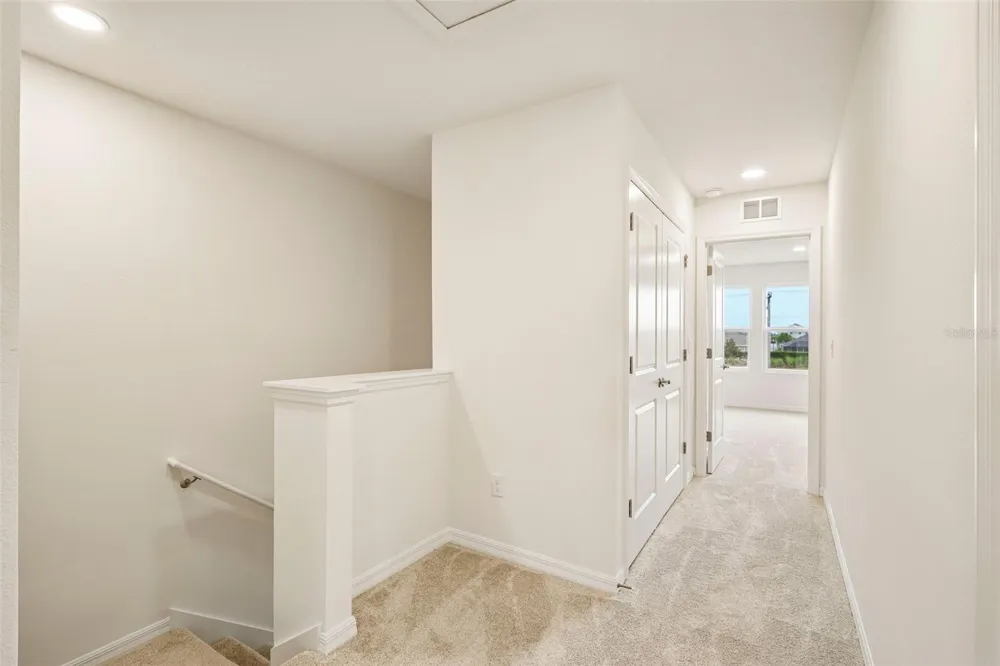 6848 HOLCOMBE DOWN DRIVE Zephyrhills, FL 33541