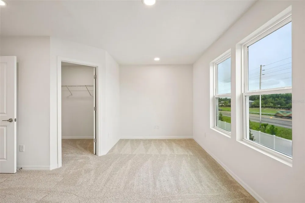 6848 HOLCOMBE DOWN DRIVE Zephyrhills, FL 33541
