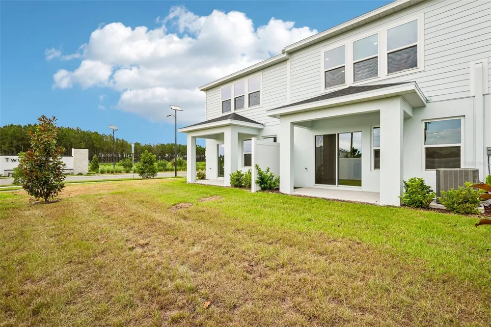 6848 HOLCOMBE DOWN DRIVE Zephyrhills, FL 33541