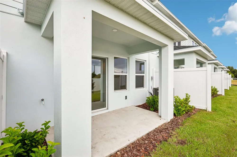 6848 HOLCOMBE DOWN DRIVE Zephyrhills, FL 33541