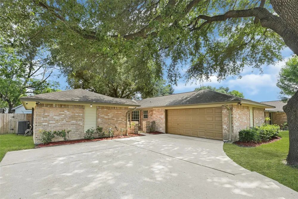 7323 Log View Drive Houston, TX 77040