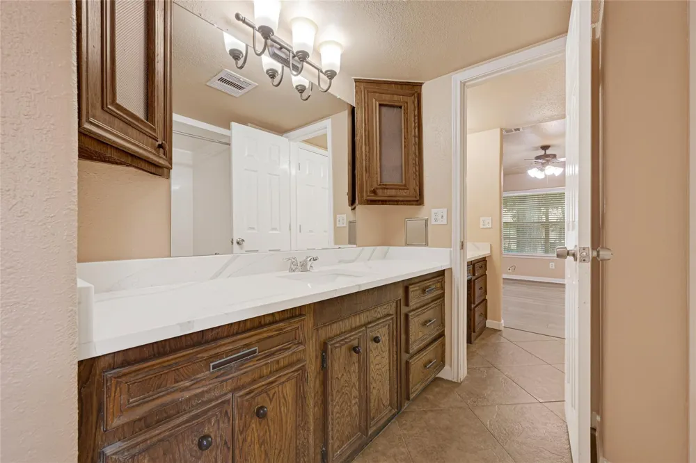 7323 Log View Drive Houston, TX 77040