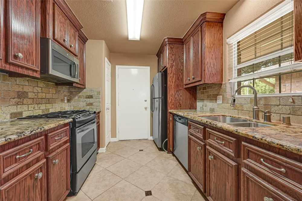 7323 Log View Drive Houston, TX 77040