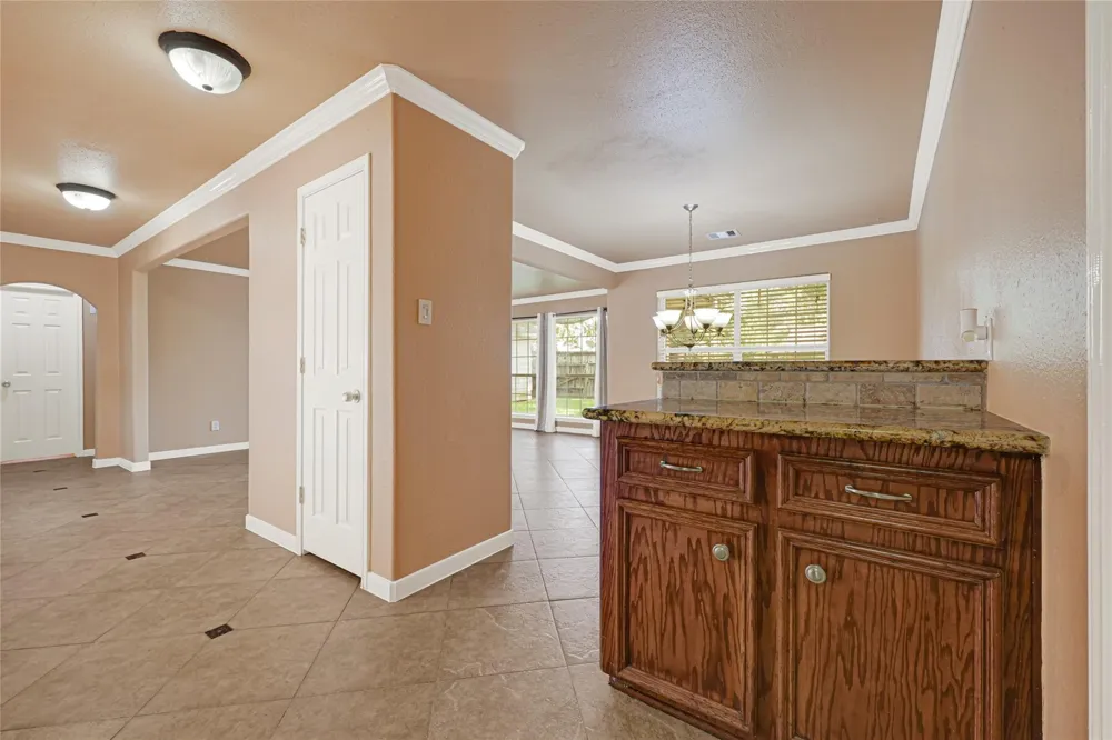 7323 Log View Drive Houston, TX 77040