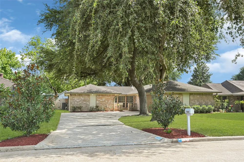 7323 Log View Drive Houston, TX 77040