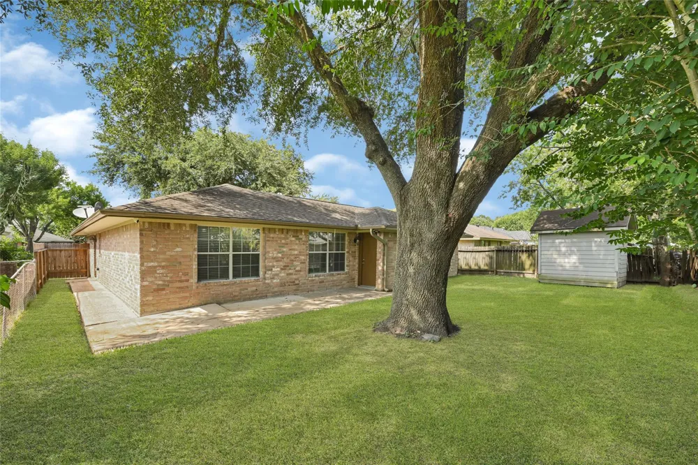 7323 Log View Drive Houston, TX 77040